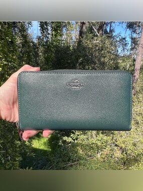 COACH Long Zip-Around Wallet Hunter Green Crossgrain Leather w Gunmetal Hardware